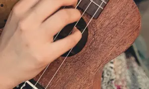 Czym się różni ukulele sopranowe od tenorowego? Odkryj kluczowe różnice