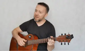 Najlepsze piosenki na gitarę akustyczną z chwytami dla początkujących