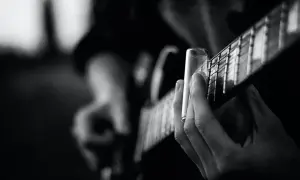 Jak wajcha w gitarze elektrycznej zmienia brzmienie i technikę gry