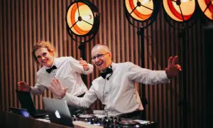 Ile kosztuje DJ na studniówkę? Ceny, które mogą Cię zaskoczyć