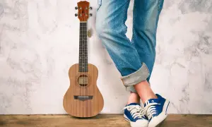 Skąd pochodzi ukulele? Fascynująca historia i korzenie instrumentu