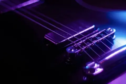 Ile trwa nauka gry na gitarze elektrycznej? Odkryj prawdę o czasie nauki