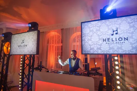 Ile bierze DJ za wesele? Poznaj ceny i uniknij nieprzyjemnych niespodzianek