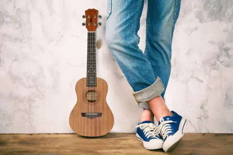 Skąd pochodzi ukulele? Fascynująca historia i korzenie instrumentu
