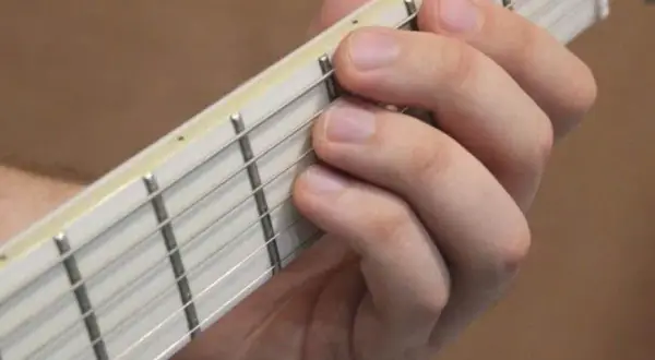 Jak zagrać na gitarze elektrycznej - proste techniki dla początkujących