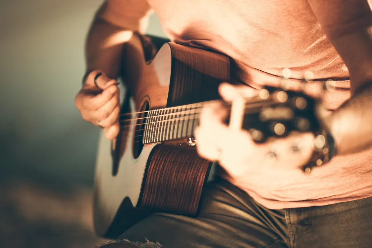 Gitara z drugiej ręki: Jak znaleźć skarb, a nie kłopot? Poradnik kupującego