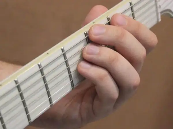 Jak zagrać na gitarze elektrycznej - proste techniki dla początkujących